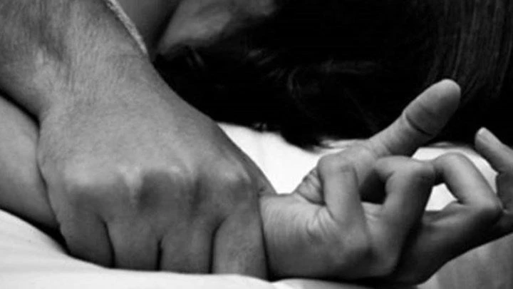 Ανατριχιαστικό: 10χρονη θέλει να γεννήσει το παιδί του βιαστή της – Την κακοποίησε ο σύντροφος της μητέρας της